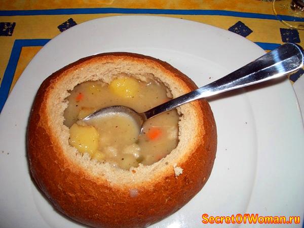 Суп-пюре в хлебной плошке
