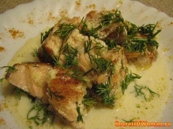 Рыба в сметанно-сырном соусе