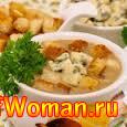 Суп с грибами, сухариками и сыром с благородной плесенью